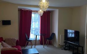 2Bdroom City Center House Perfect For Contractors